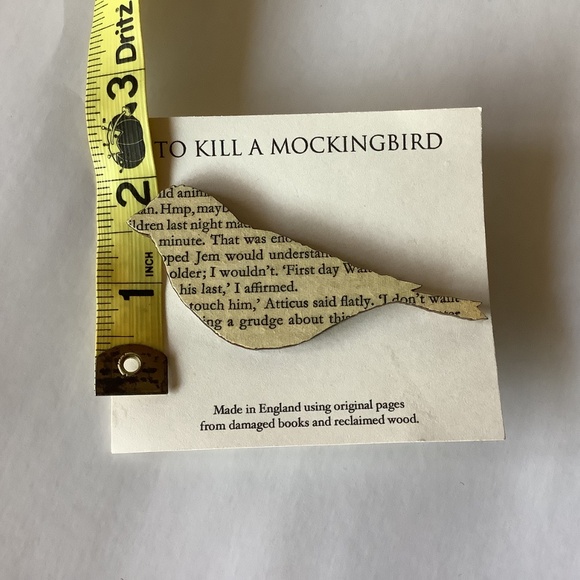 Bird brooch with To Kill A Mockingbird text - Picture 5 of 5